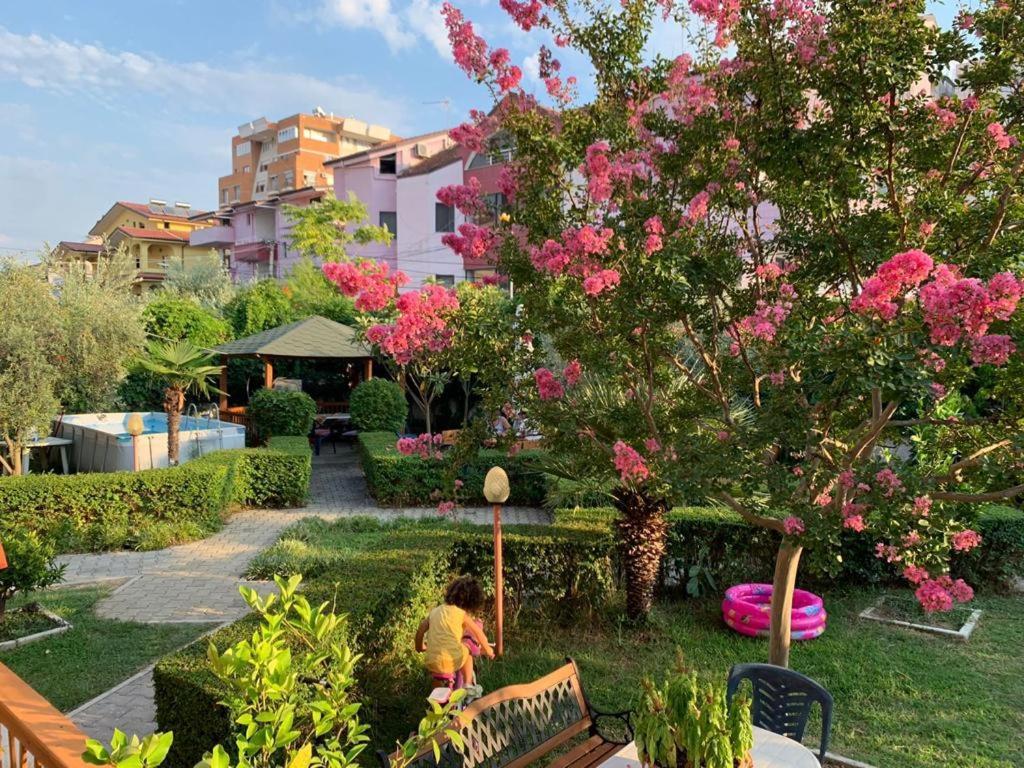 דורס Vila M Vera Rooms With Kitchen And Apartments מראה חיצוני תמונה